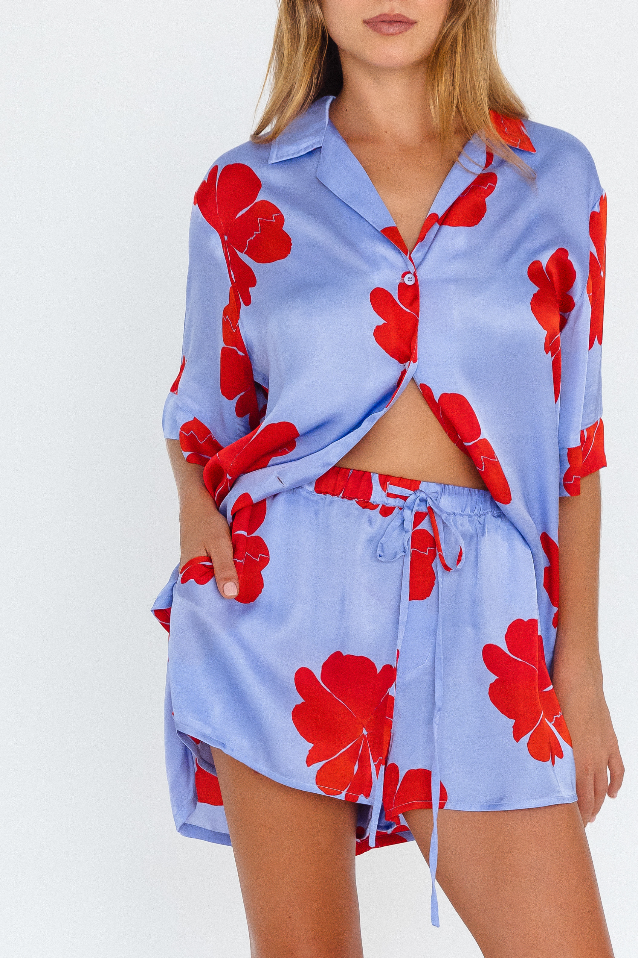 Hibiscus Haze lilac floral shorts with side pockets – front view - close up