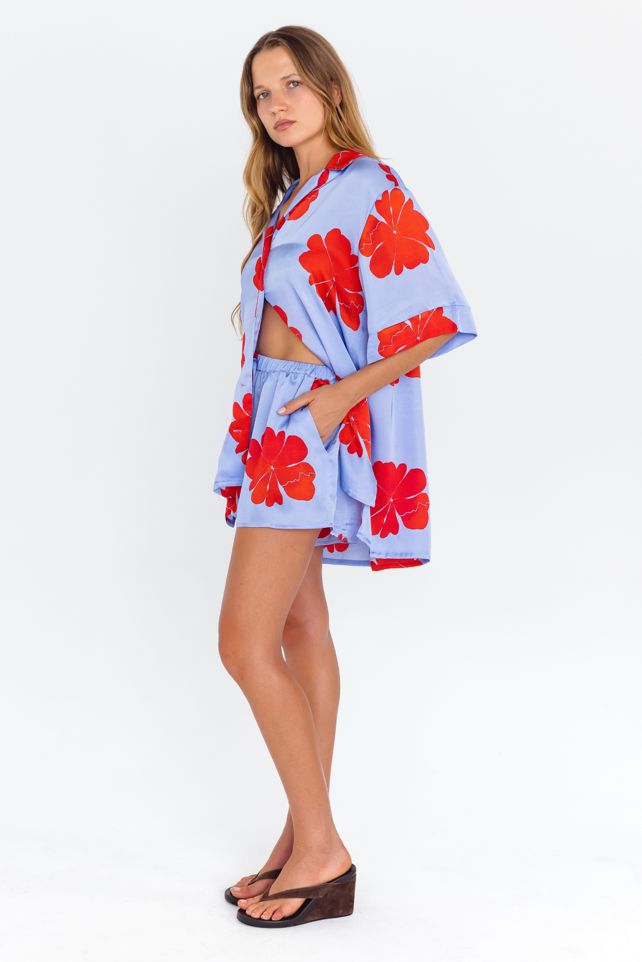 Hibiscus Haze lilac floral shorts with side pockets – side view